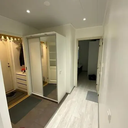 Bright House For Short Daire